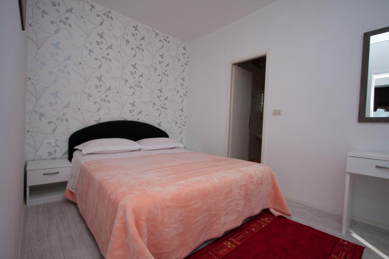 Guest House Burin Mlini Exterior photo